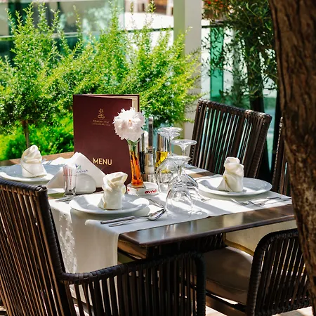 Albanian Star فندق 4*